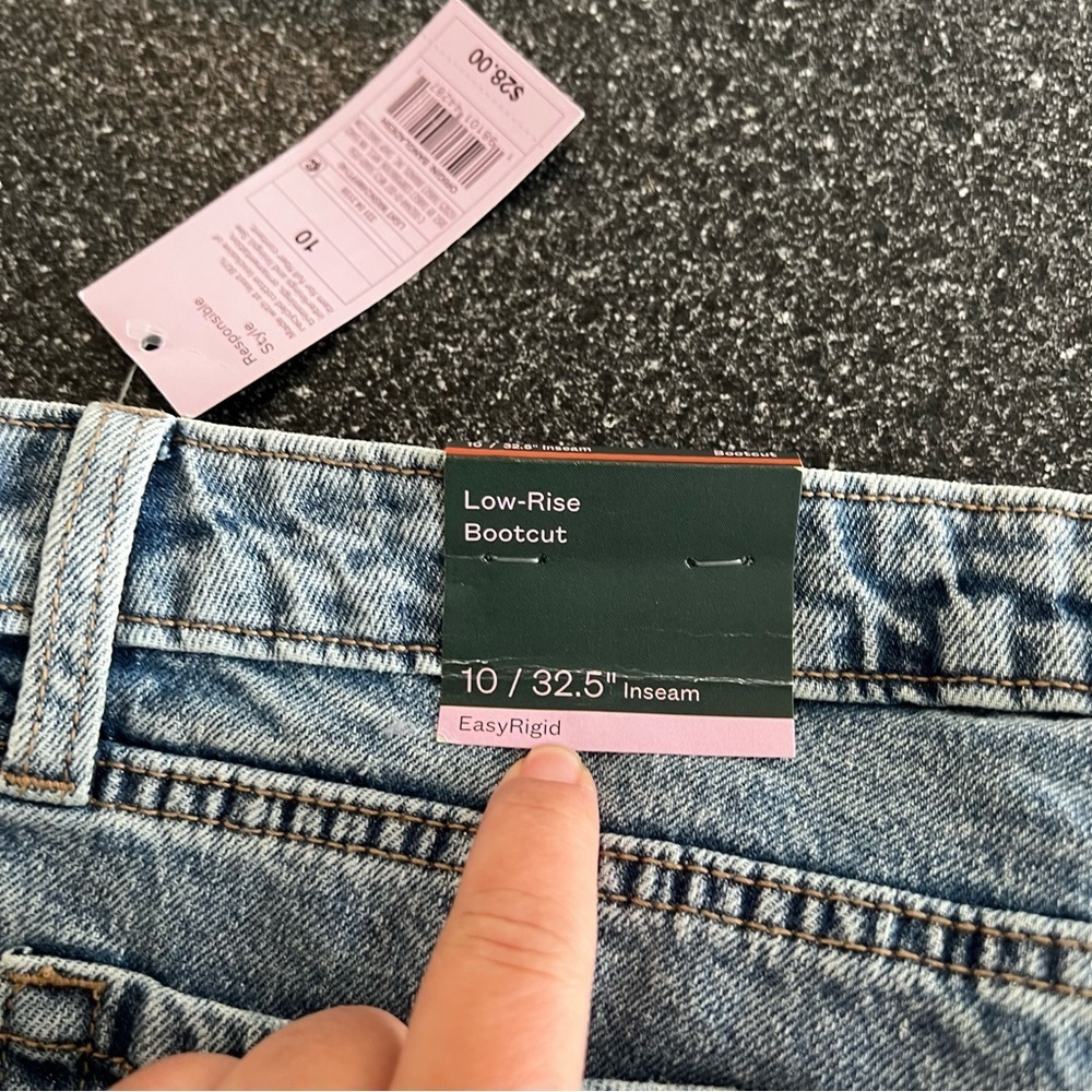 NWT Wild Fable Light Wash Low Rise Bootcut Raw Hem Jeans Size 10 - Picture 12 of 14